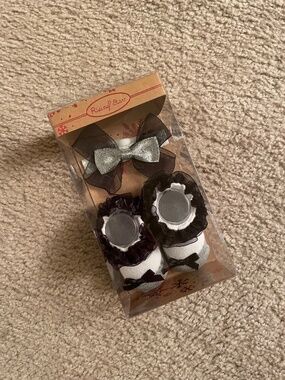 Cutest newborn sock and bow set